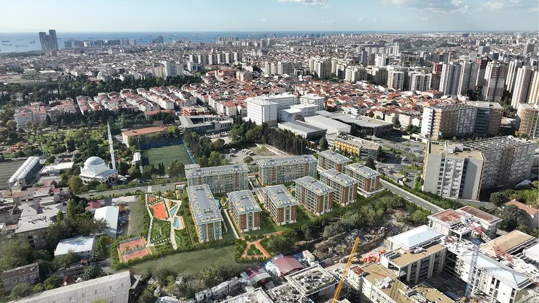 Alya Konutları Merkezefendi landscaped gardens and play areas between the blocks