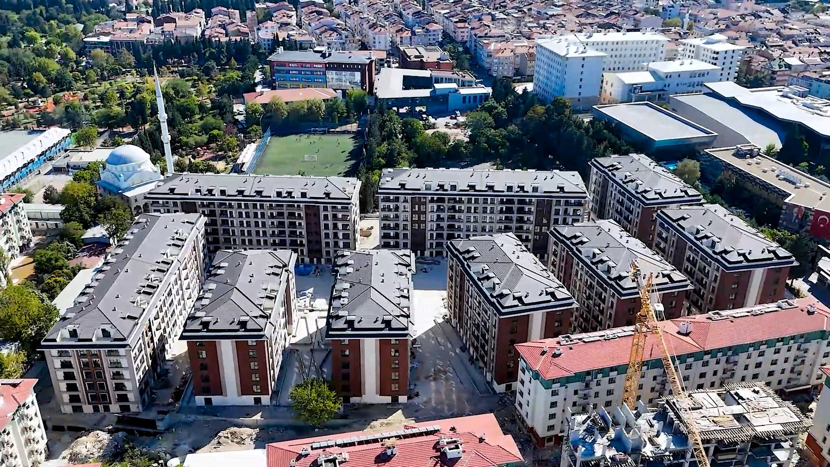 Alya Konutları Merkezefendi among the green neighbourhood of Merkezefendi, drone view